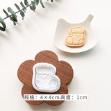 1Pc Cute Christmas Biscuit Mold Cookie Cutter Stamp Xmas Pattern Snowman Gingerbread Man Trees 3D Plastic Cake Decorating Tools