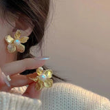 Graduation Gift New Arrival Stud Earrings Fashion Plant Metal Women Vintage French Retro Metal Flower Pearl Earrings Light Luxury Female Jewelry